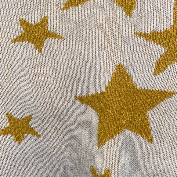 Feel like a star in this warm sweater with cream background and gold stars XS - Picture 5 of 5